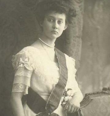 Marie-Adélaïde_Grand_Duchess_of_Luxembourg-359x381