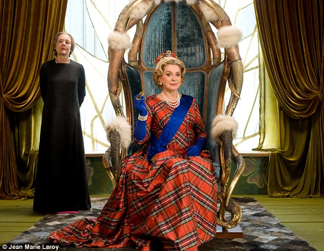 deneuve queen asterix