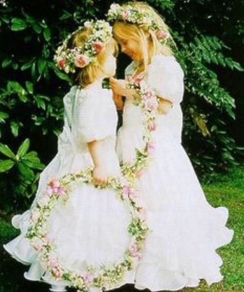 Princess-Eugenie-Princess-Beatrice-wedding-z