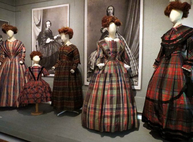 victoria_tartan_dresses