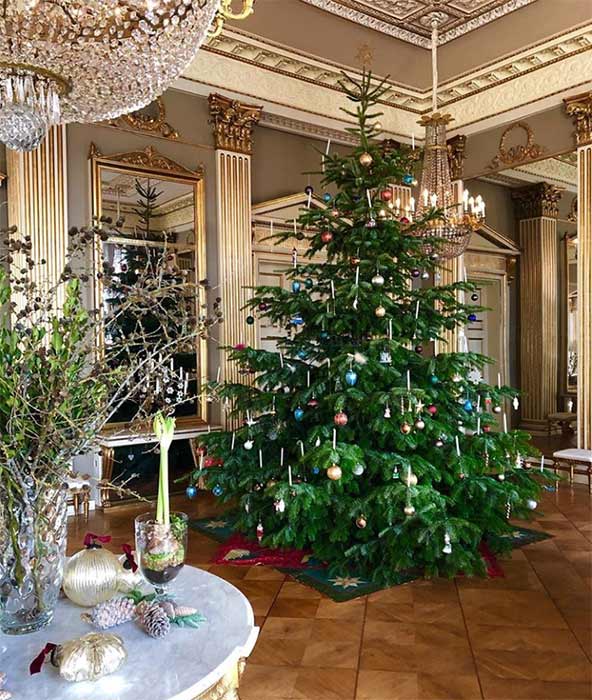 Crown-Princess-Mary-Christmas-tree-z