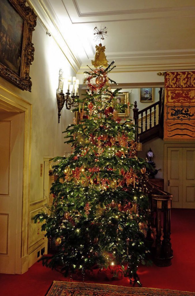 clarence house xmas tree