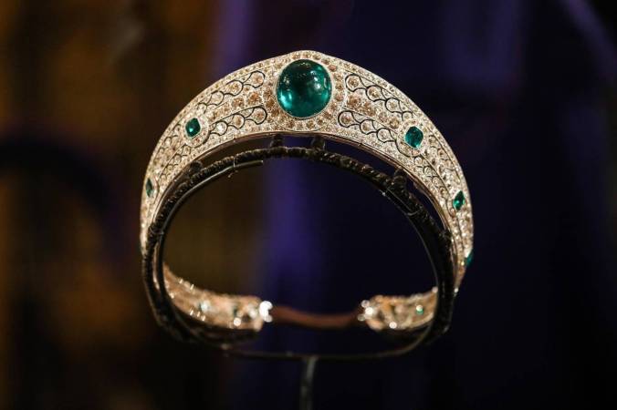emerald kokoshnik tiara