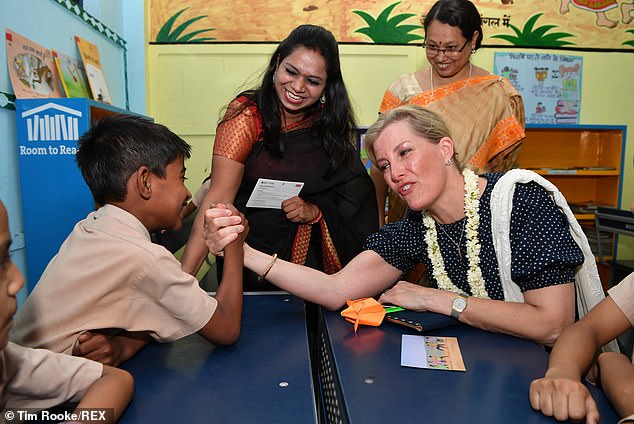 countess wessex arm wrestling