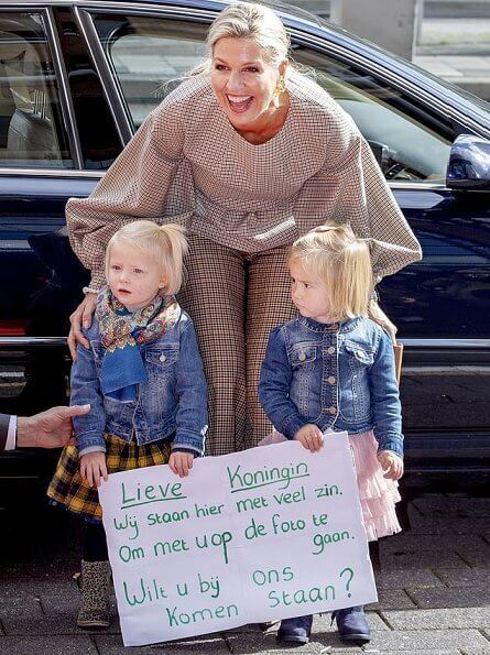 maxima and little girls