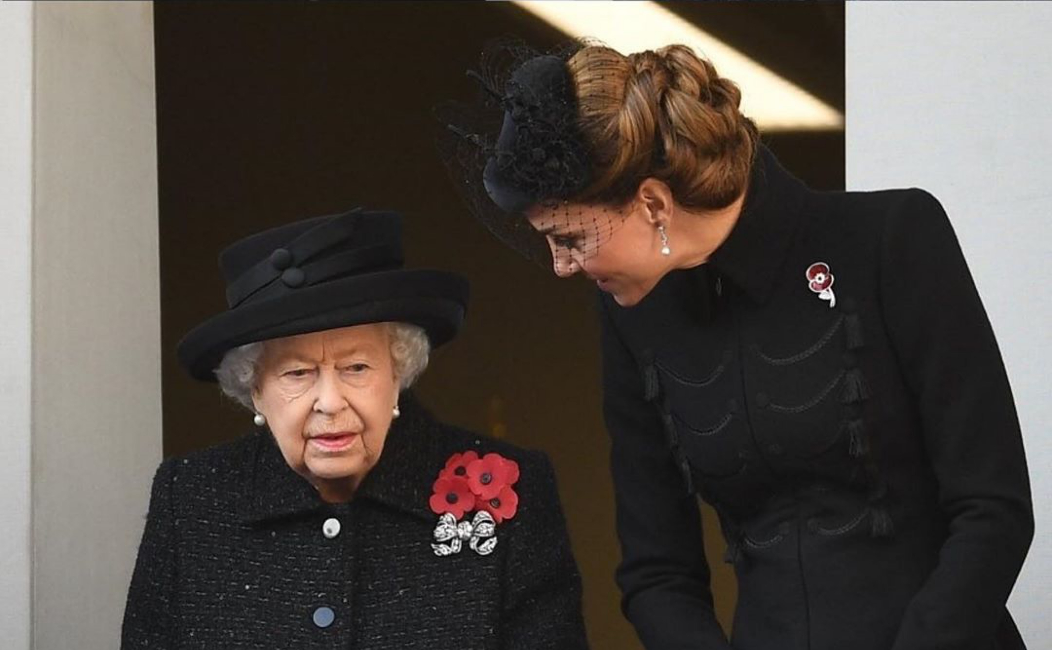 remembrance sunday 2019 the queen the duchess cambridge