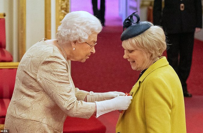 the queen gloves investiture